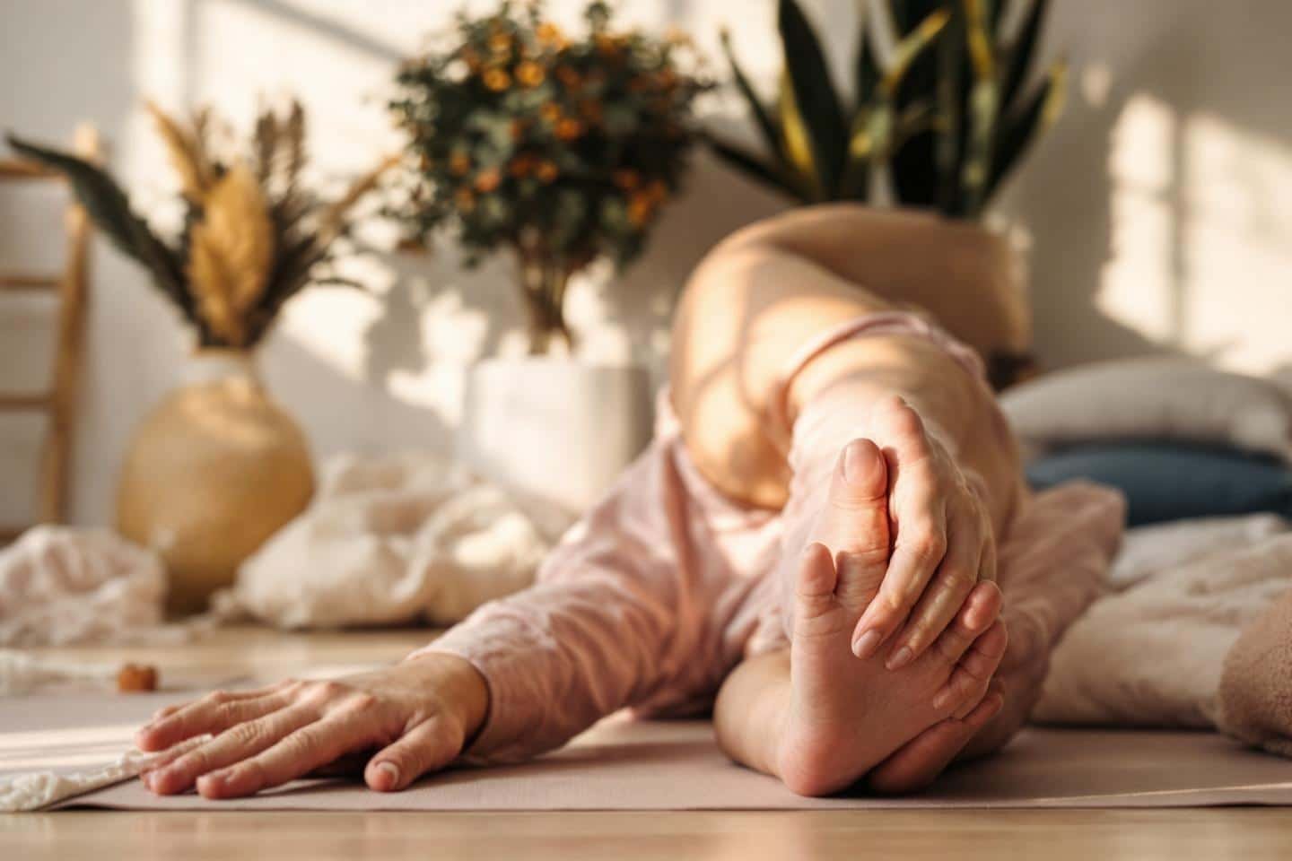 Yoga post-partum récupération : guide complet et conseils